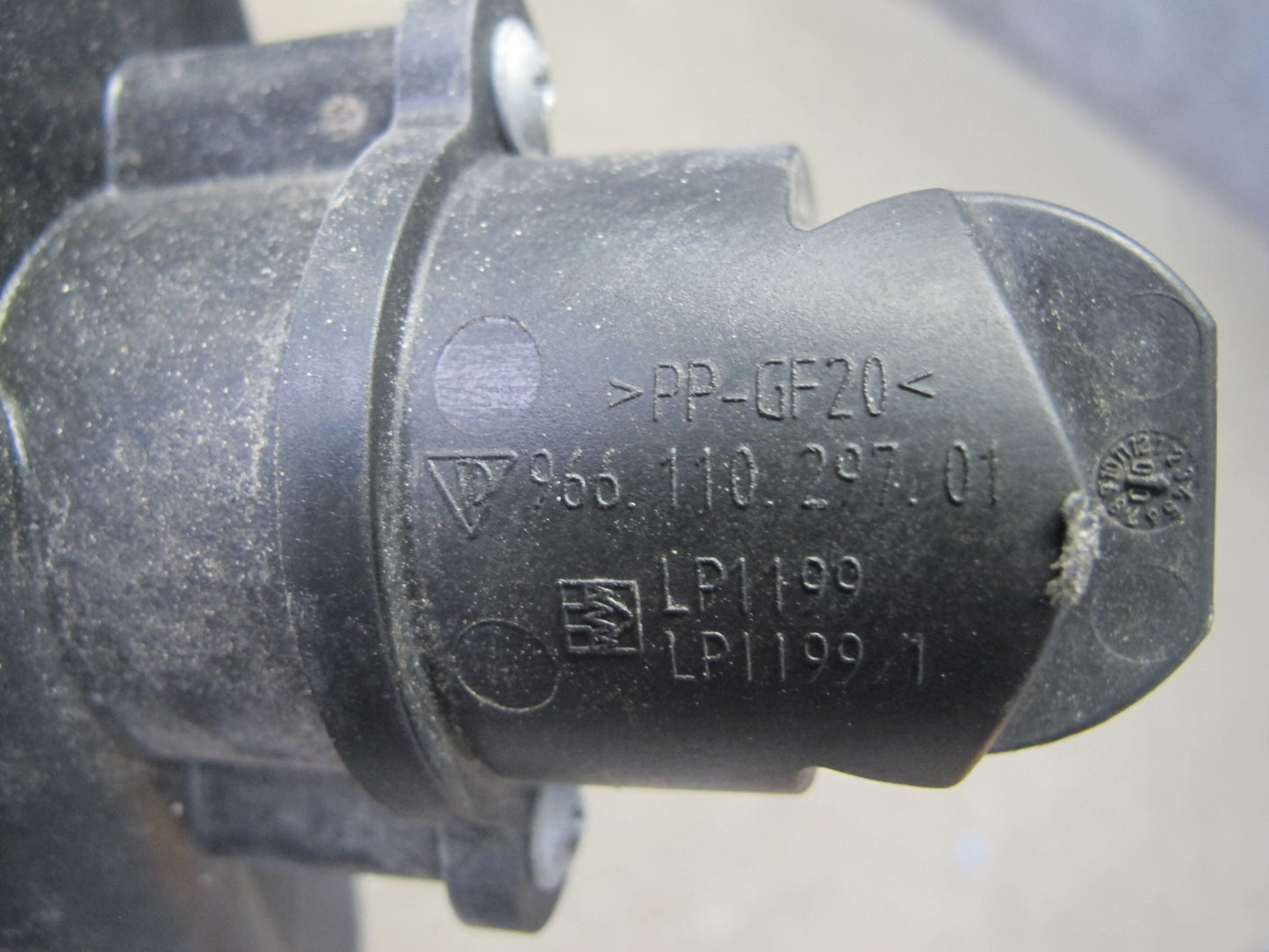 1997-2004 Porsche Boxster 986 Engine Air Intake Cleaner Filter Box Housing