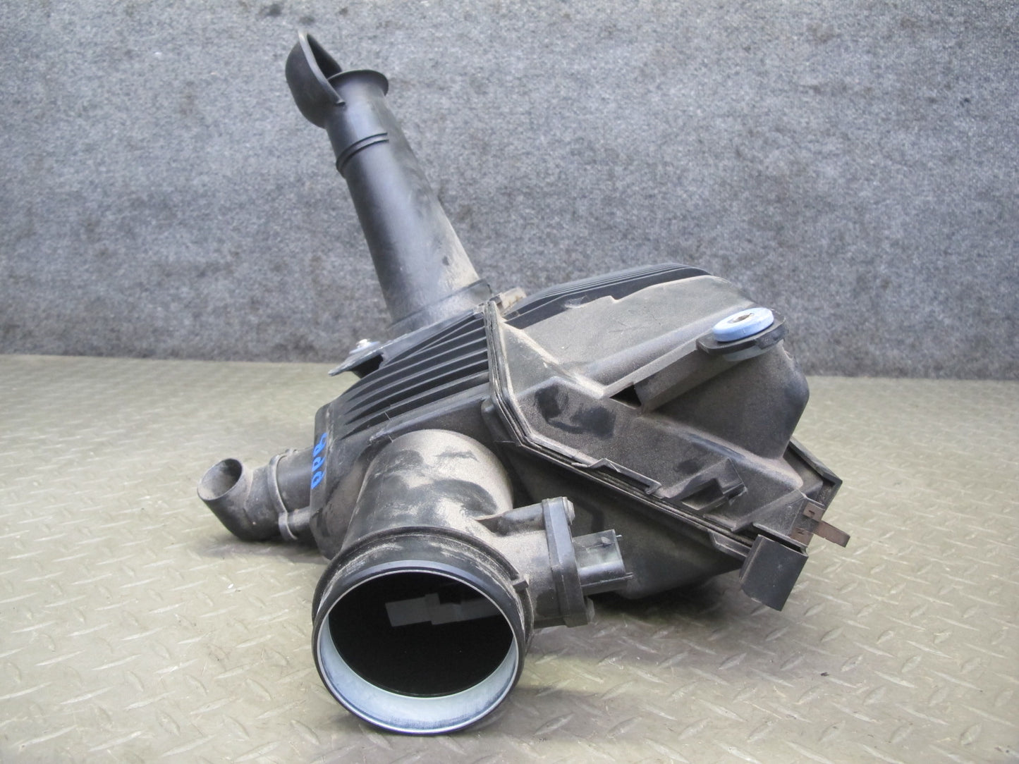 1997-2004 Porsche Boxster 986 Engine Air Intake Cleaner Filter Box Housing