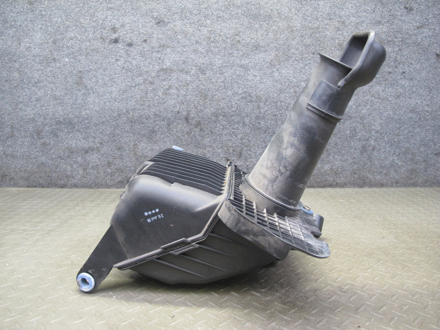 1997-2004 Porsche Boxster 986 Engine Air Intake Cleaner Filter Box Housing