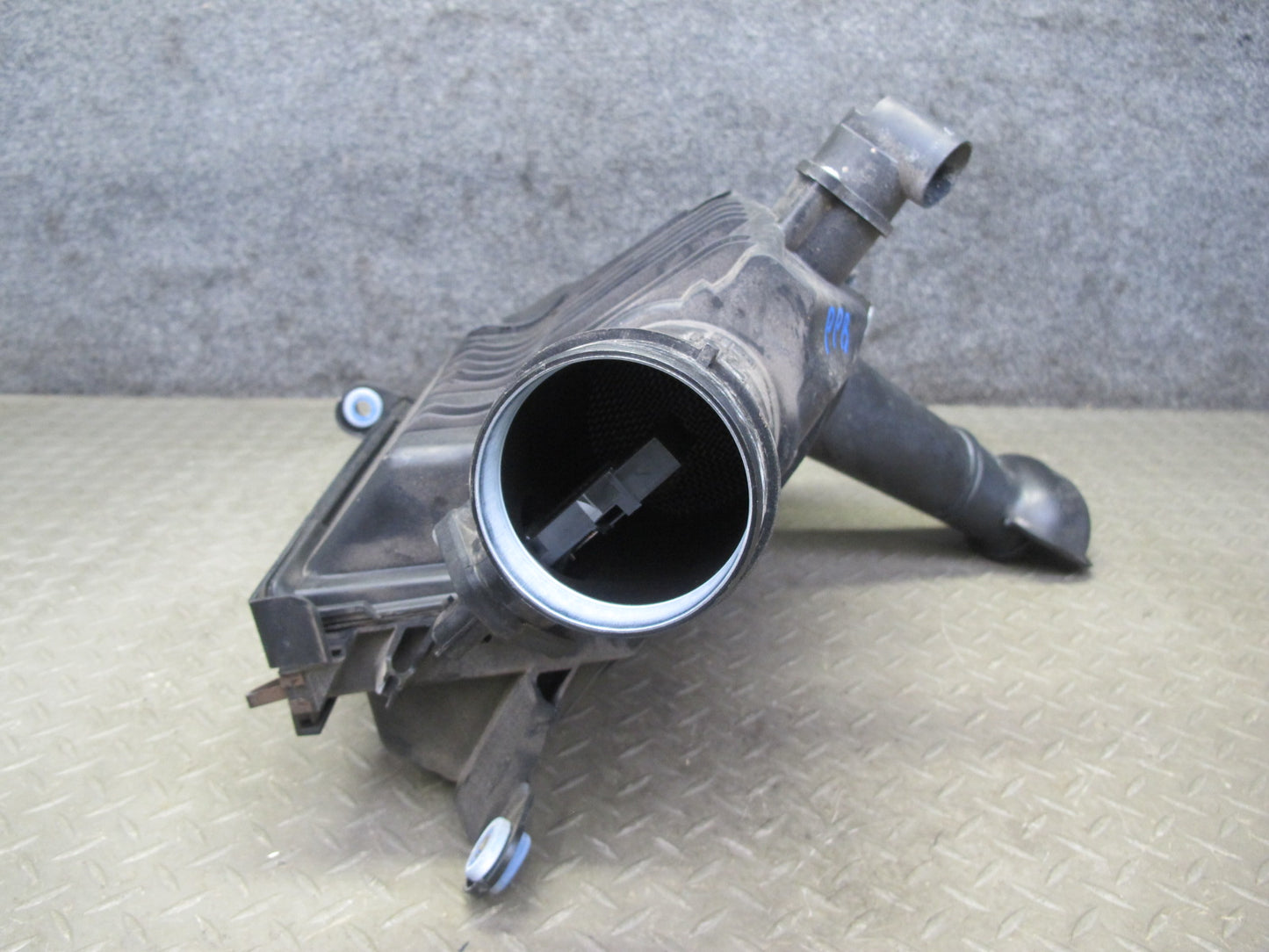 1997-2004 Porsche Boxster 986 Engine Air Intake Cleaner Filter Box Housing