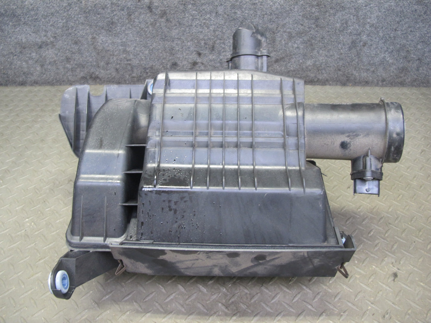 1997-2004 Porsche Boxster 986 Engine Air Intake Cleaner Filter Box Housing