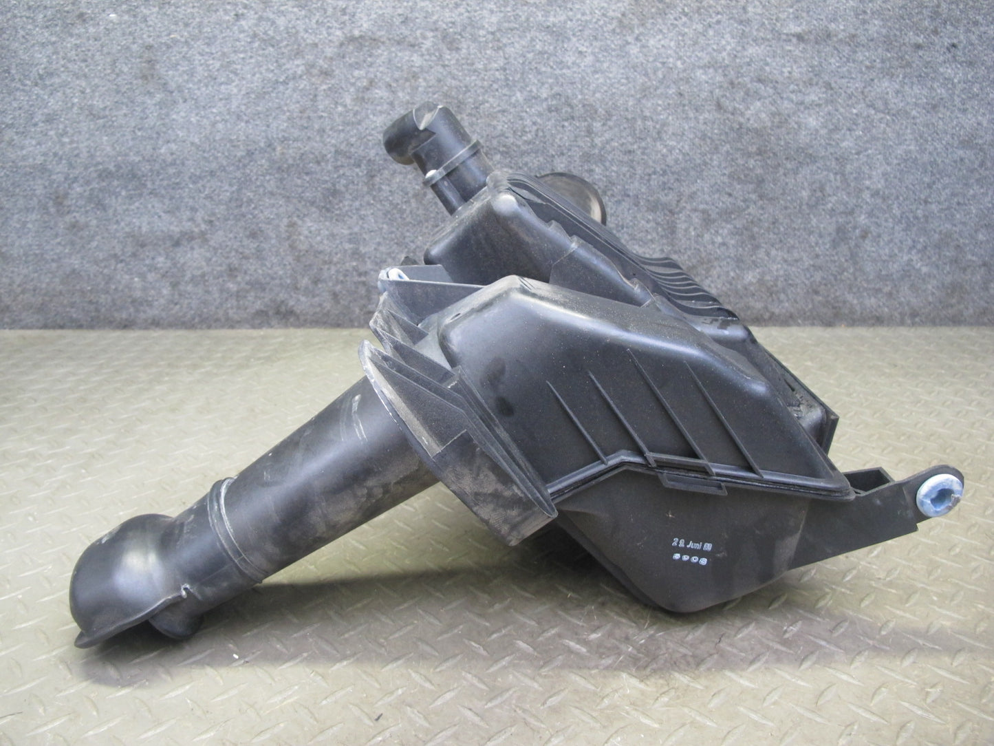 1997-2004 Porsche Boxster 986 Engine Air Intake Cleaner Filter Box Housing