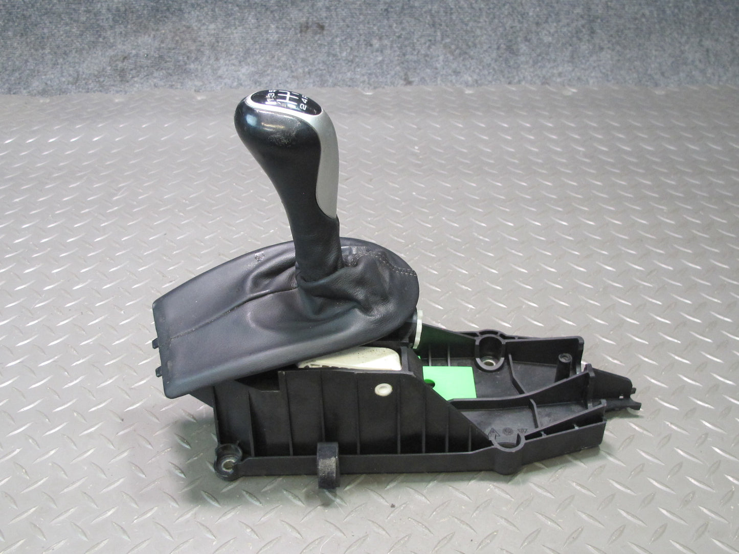 2000-2004 Porsche Boxster 986 5-SPEED Manual Transmission Gear Shifter W/ Knob