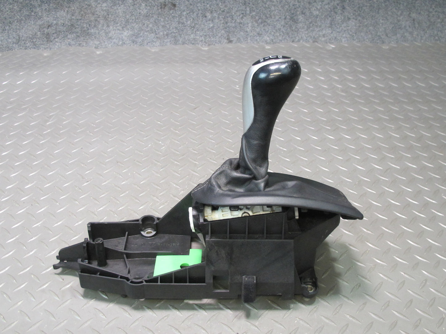 2000-2004 Porsche Boxster 986 5-SPEED Manual Transmission Gear Shifter W/ Knob