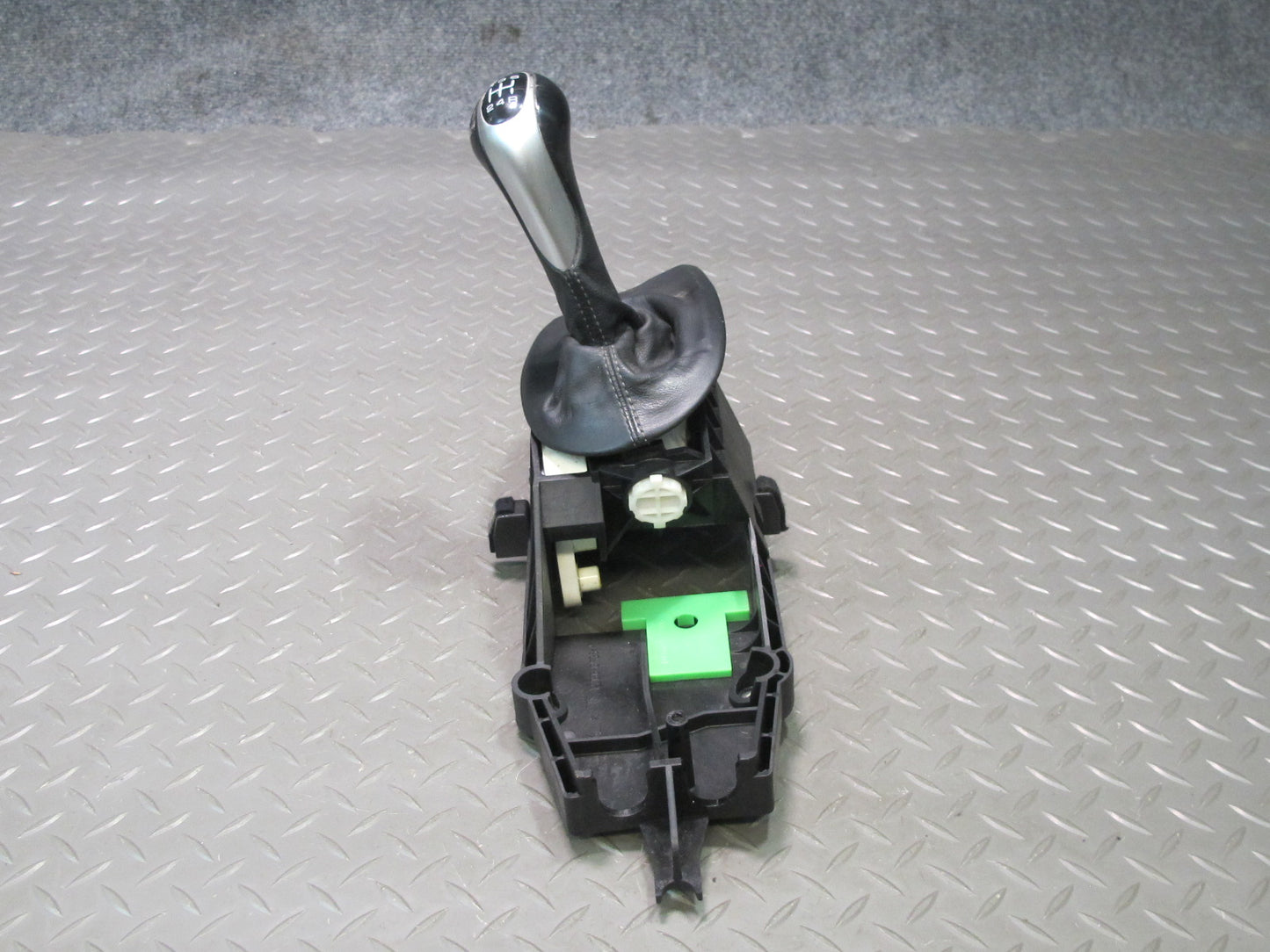 2000-2004 Porsche Boxster 986 5-SPEED Manual Transmission Gear Shifter W/ Knob