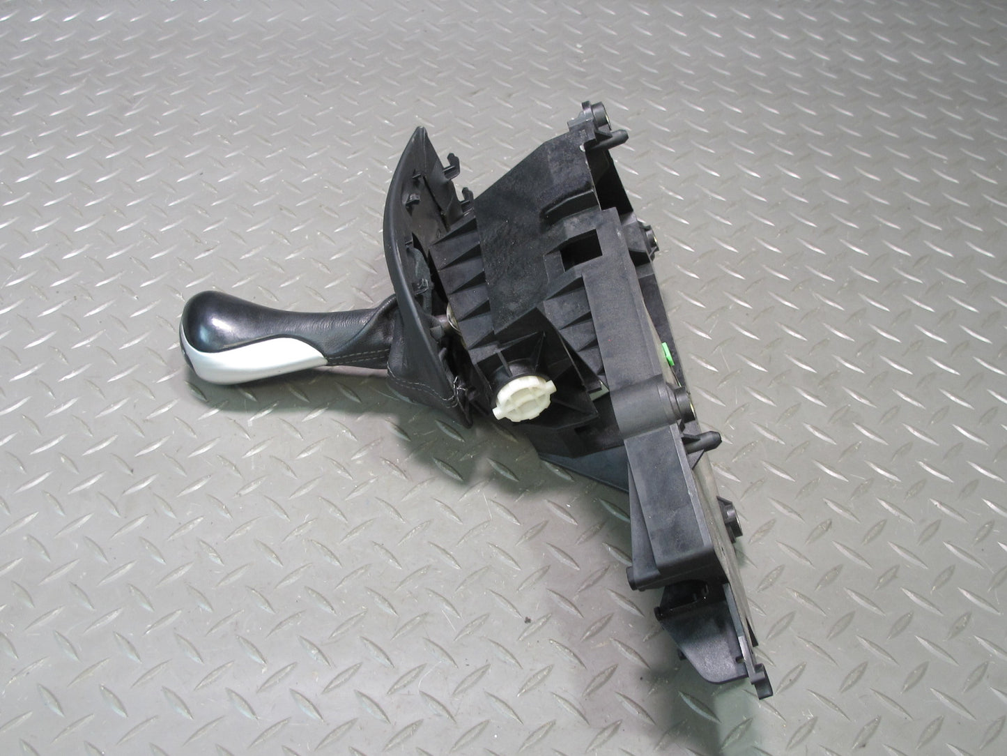 2000-2004 Porsche Boxster 986 5-SPEED Manual Transmission Gear Shifter W/ Knob