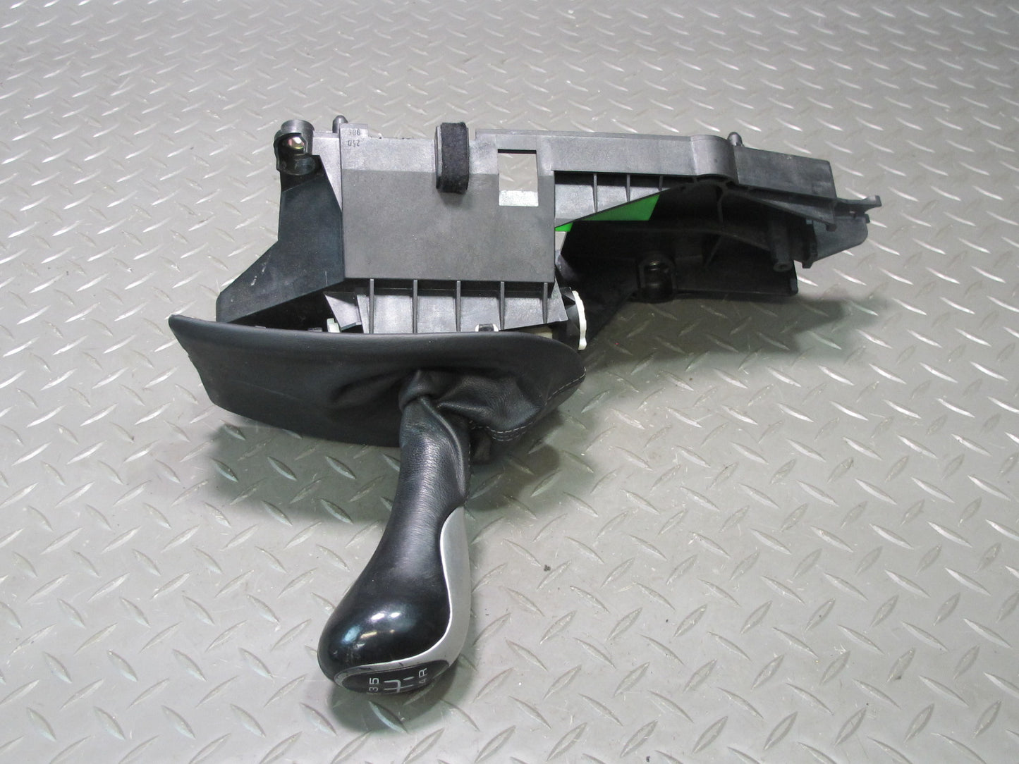 2000-2004 Porsche Boxster 986 5-SPEED Manual Transmission Gear Shifter W/ Knob