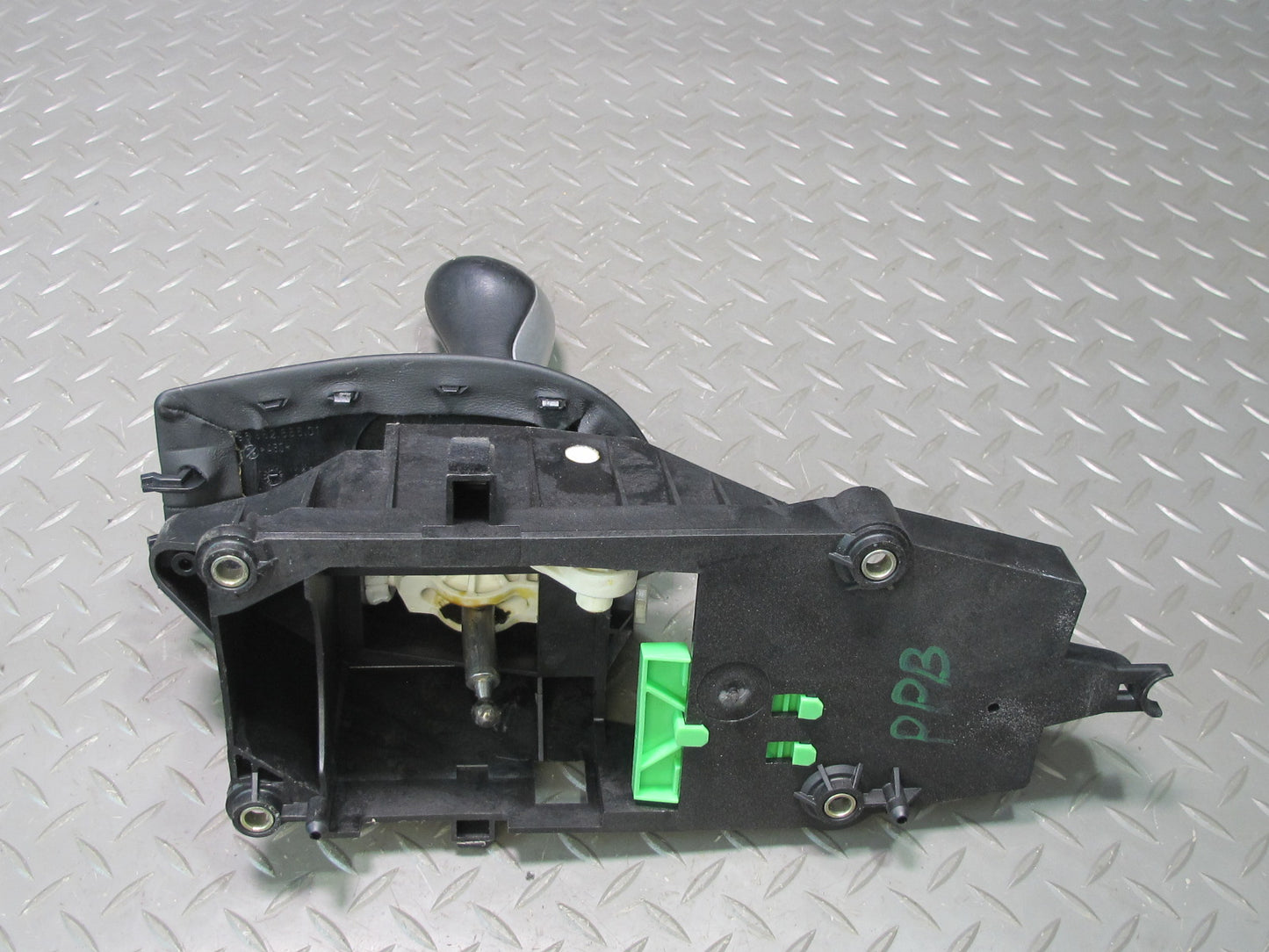 2000-2004 Porsche Boxster 986 5-SPEED Manual Transmission Gear Shifter W/ Knob