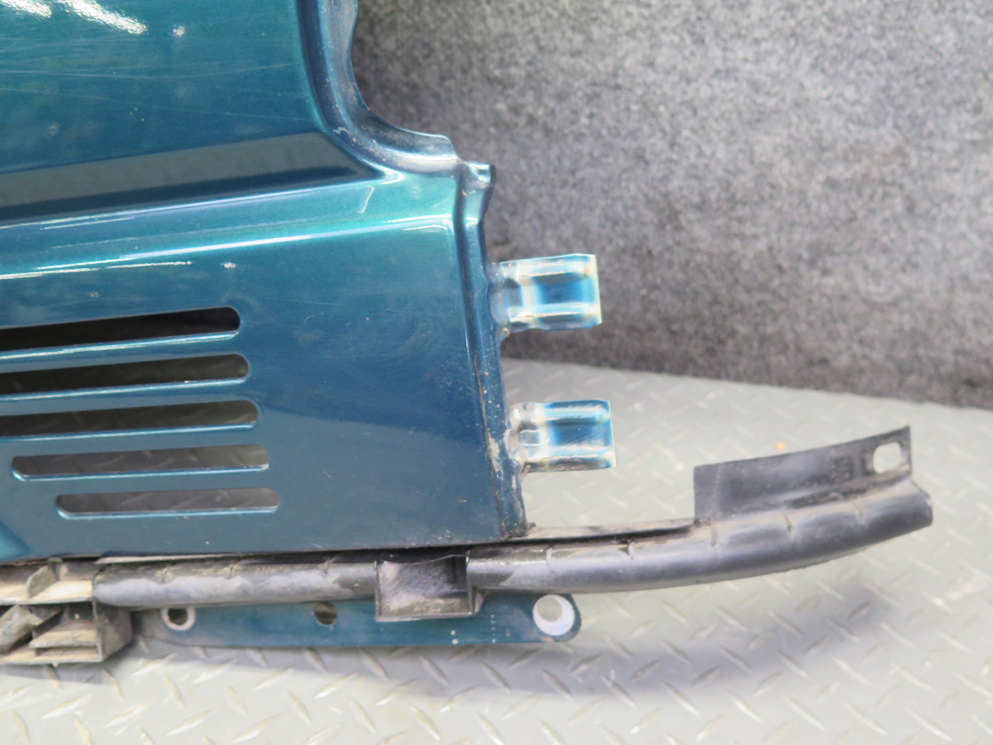 99-03 VW Eurovan T4 Front Right Fender Shell Panel Green Pearl OEM