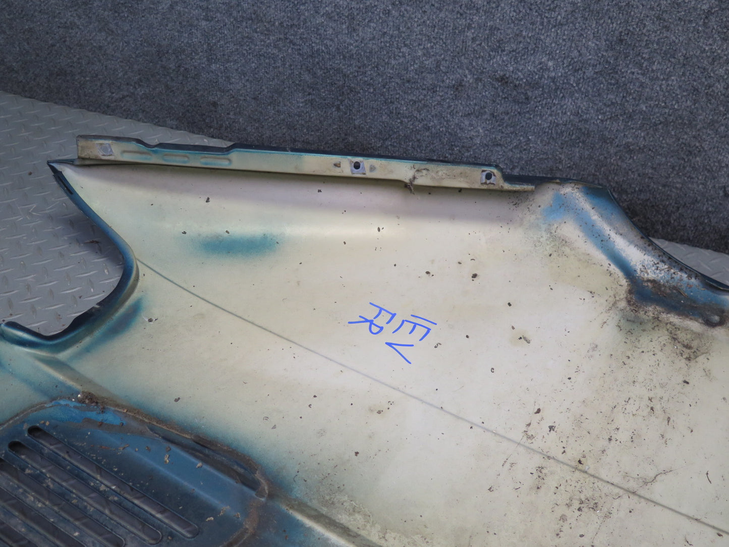 99-03 VW Eurovan T4 Front Right Fender Shell Panel Green Pearl OEM