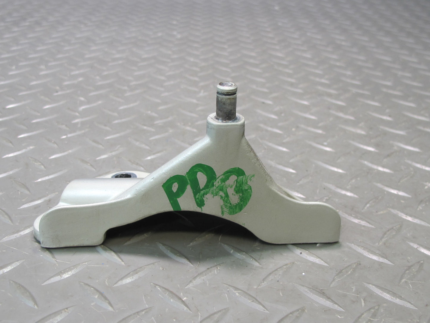 97-04 Porsche Boxster 986 Convertible TOP Shock Rear Bearing Mount Bracket Set