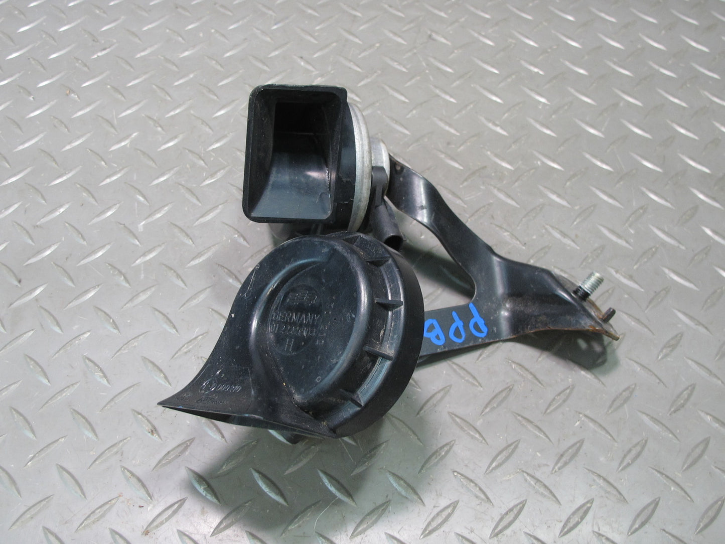 1997-2004 Porsche Boxster 986 High & Low Tone Note Pitch Horn Signal Set of 2