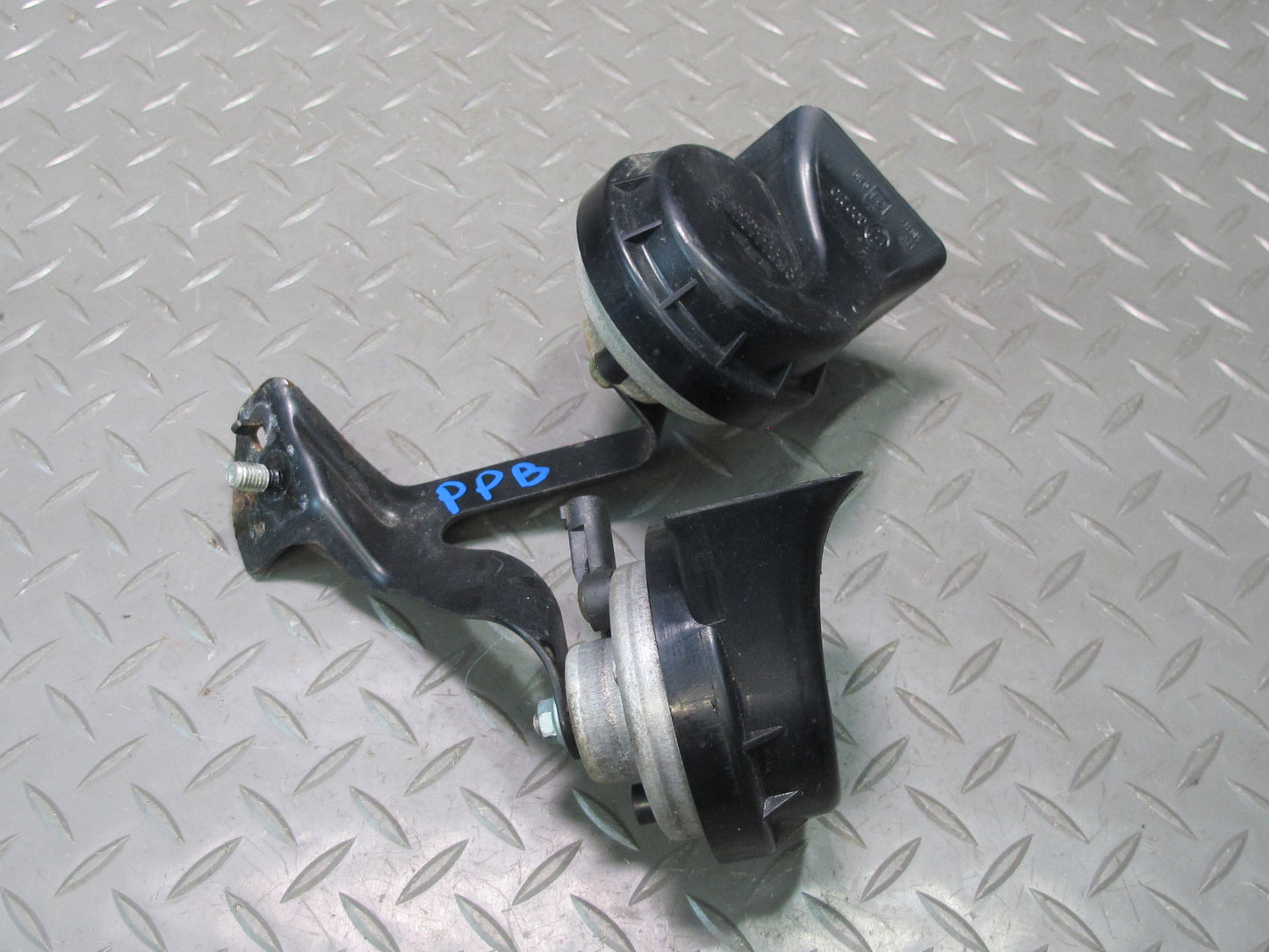 1997-2004 Porsche Boxster 986 High & Low Tone Note Pitch Horn Signal Set of 2
