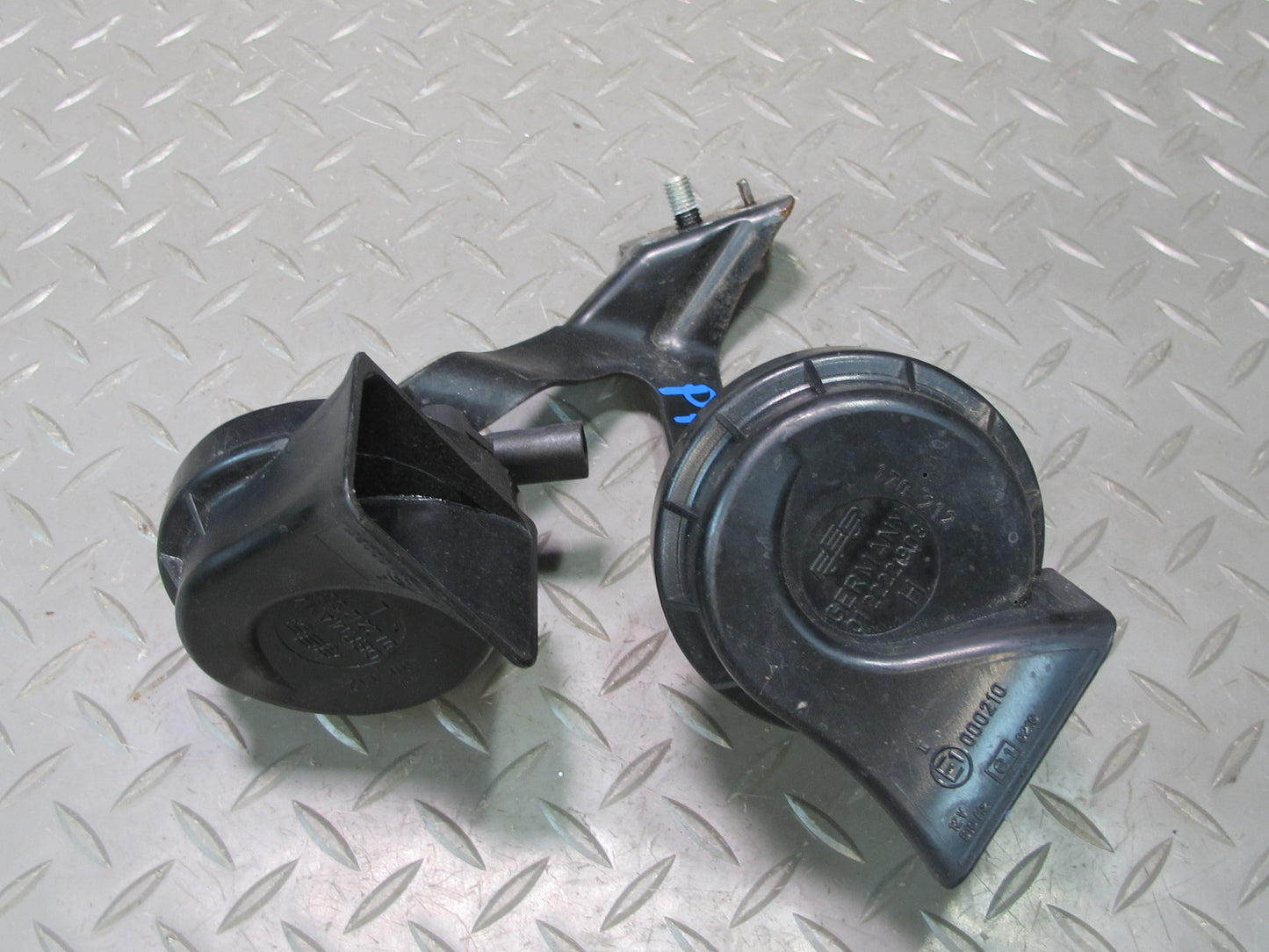 1997-2004 Porsche Boxster 986 High & Low Tone Note Pitch Horn Signal Set of 2