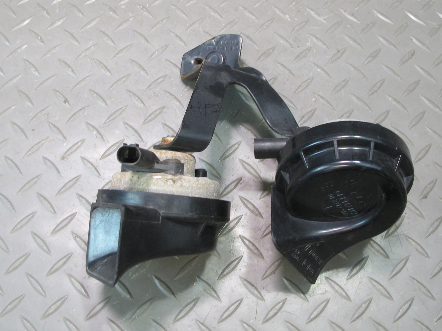 1997-2004 Porsche Boxster 986 High & Low Tone Note Pitch Horn Signal Set of 2