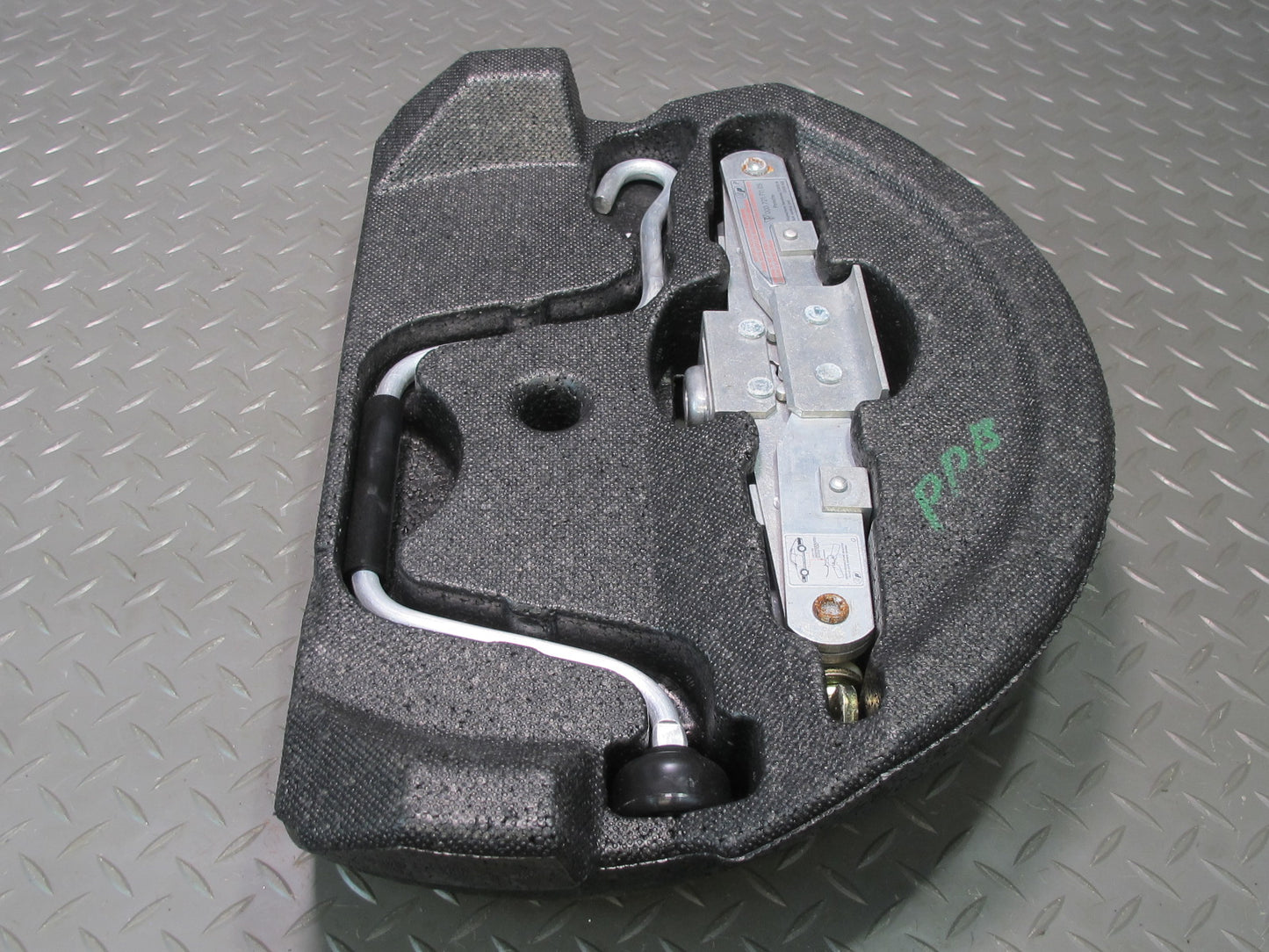 1997-2004 Porsche Boxster 986 Spare Tire Wheel Tool Jack Handle W/ Foam