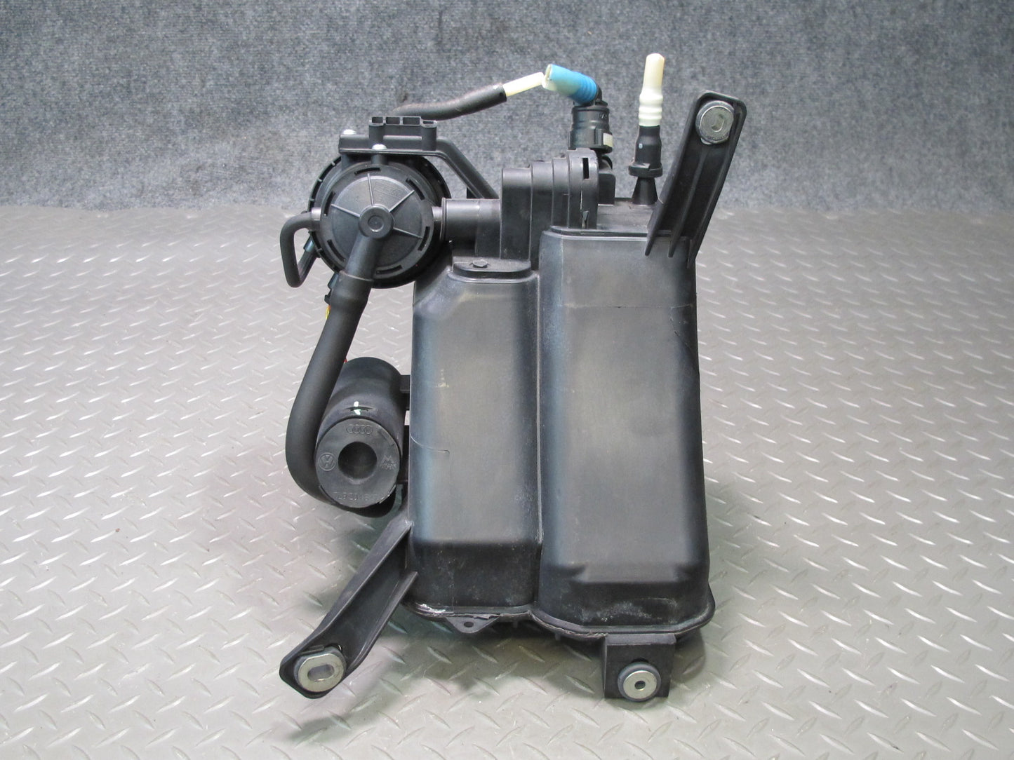 2011-2018 Porsche Cayenne 958 Fuel Vapor Evaporator Charcoal Emission Canister