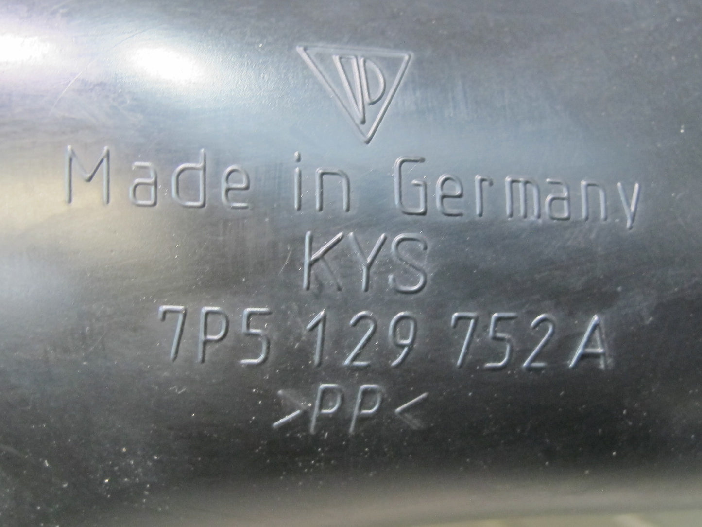 2011-2018 Porsche Cayenne 958 4.8L Engine Right Side Air Intake Pipe Tube Hose