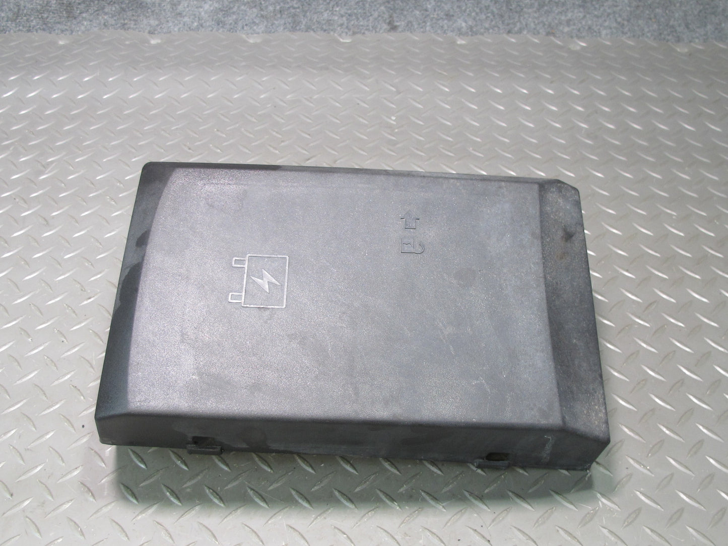 2007-2014 Cadillac Escalade Fuse Relay Box Lid Cover 25815385