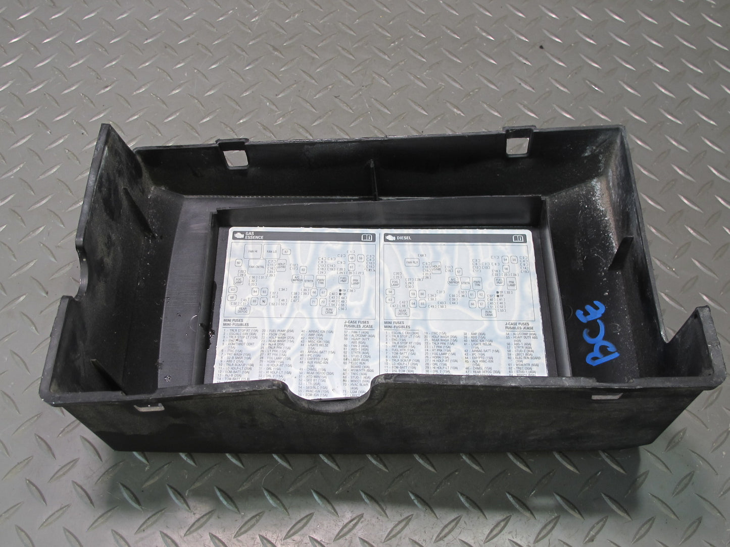 2007-2014 Cadillac Escalade Fuse Relay Box Lid Cover 25815385