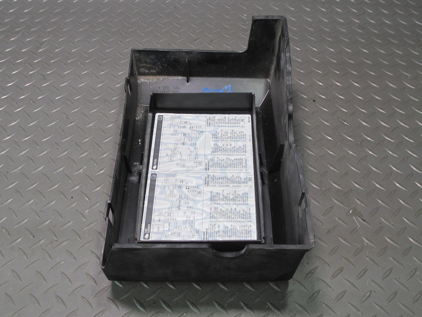 2007-2014 Cadillac Escalade Fuse Relay Box Lid Cover 25815385