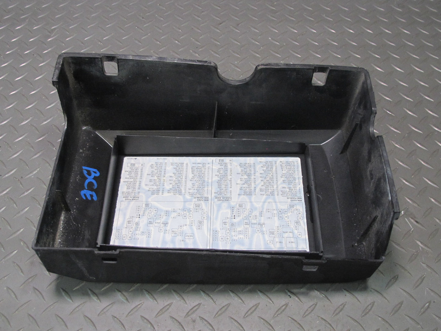 2007-2014 Cadillac Escalade Fuse Relay Box Lid Cover 25815385