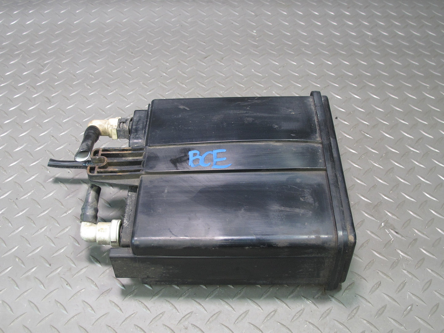 2007-2014 Cadillac Escalade Fuel Evap Vapor Charcoal Canister 15220023