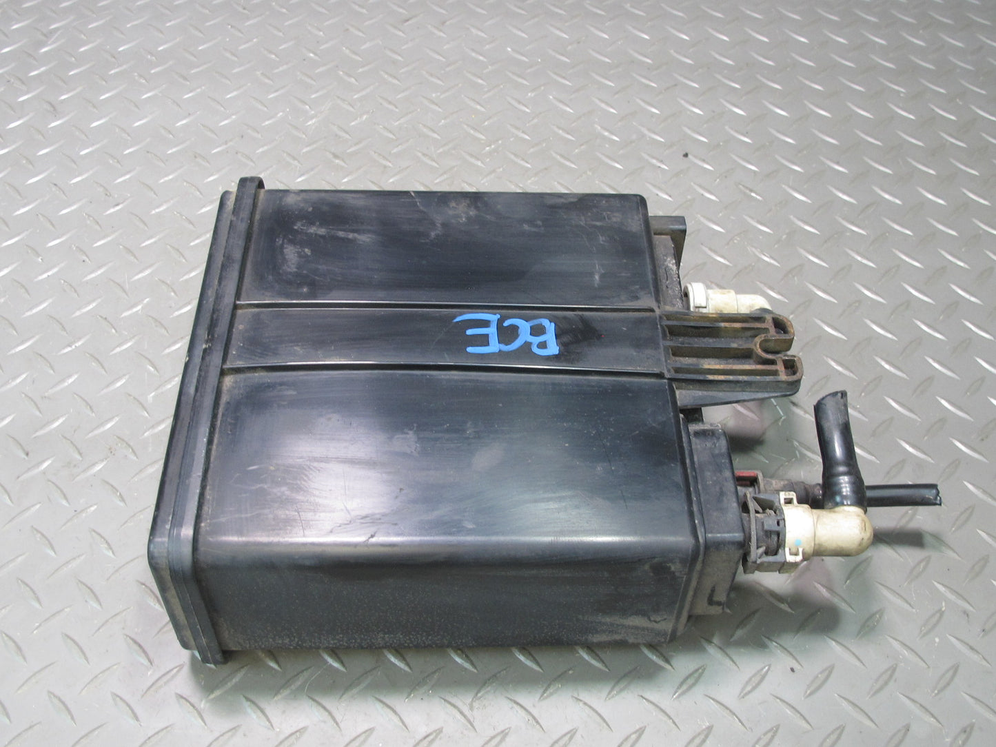 2007-2014 Cadillac Escalade Fuel Evap Vapor Charcoal Canister 15220023