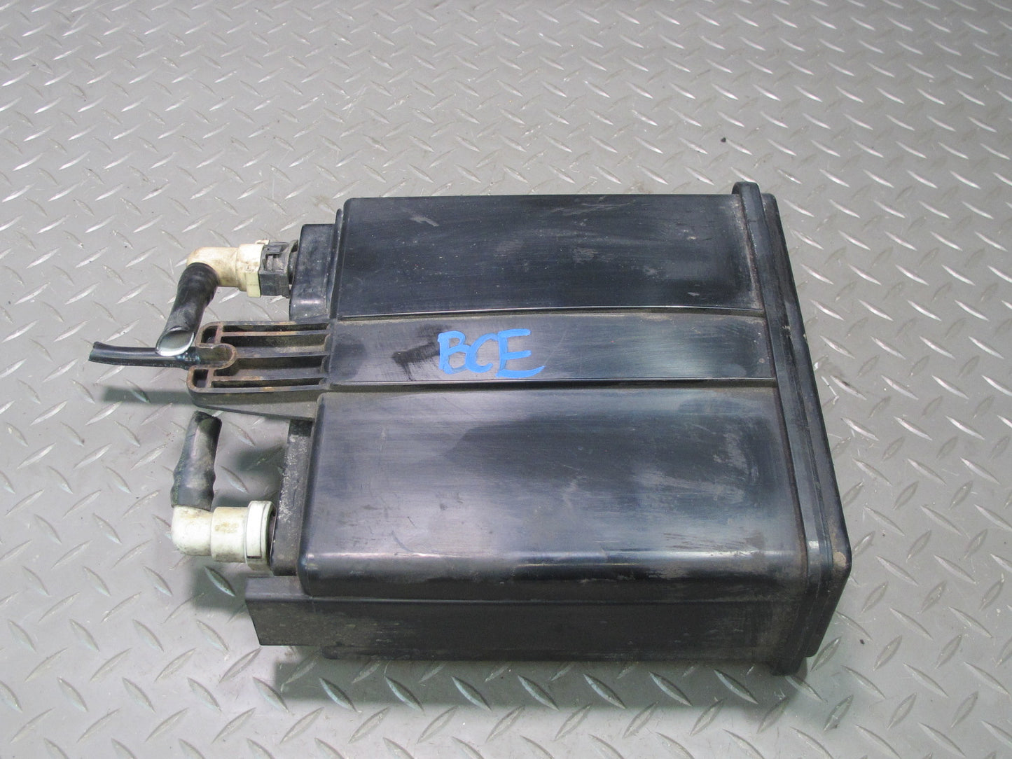 2007-2014 Cadillac Escalade Fuel Evap Vapor Charcoal Canister 15220023