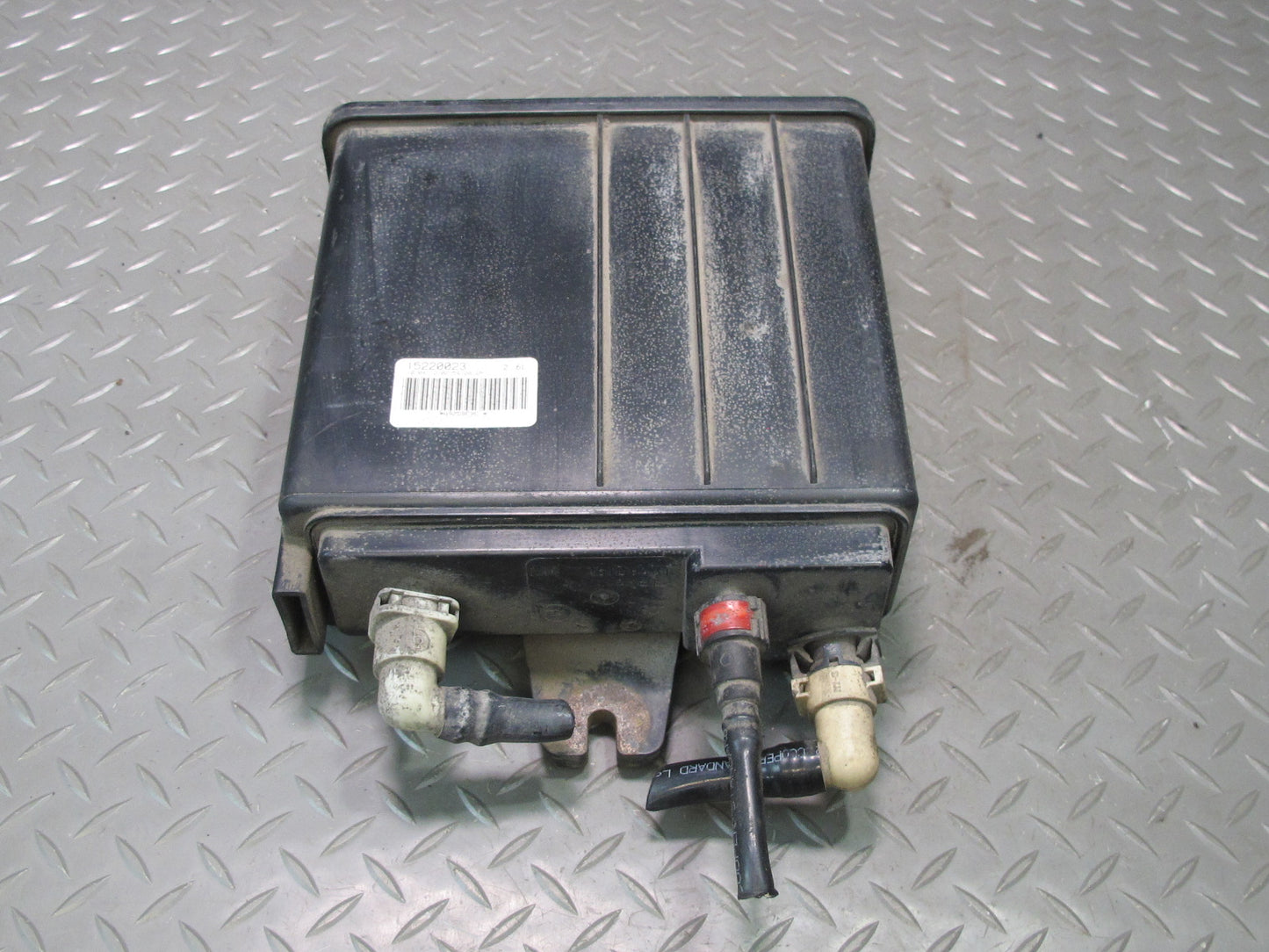 2007-2014 Cadillac Escalade Fuel Evap Vapor Charcoal Canister 15220023