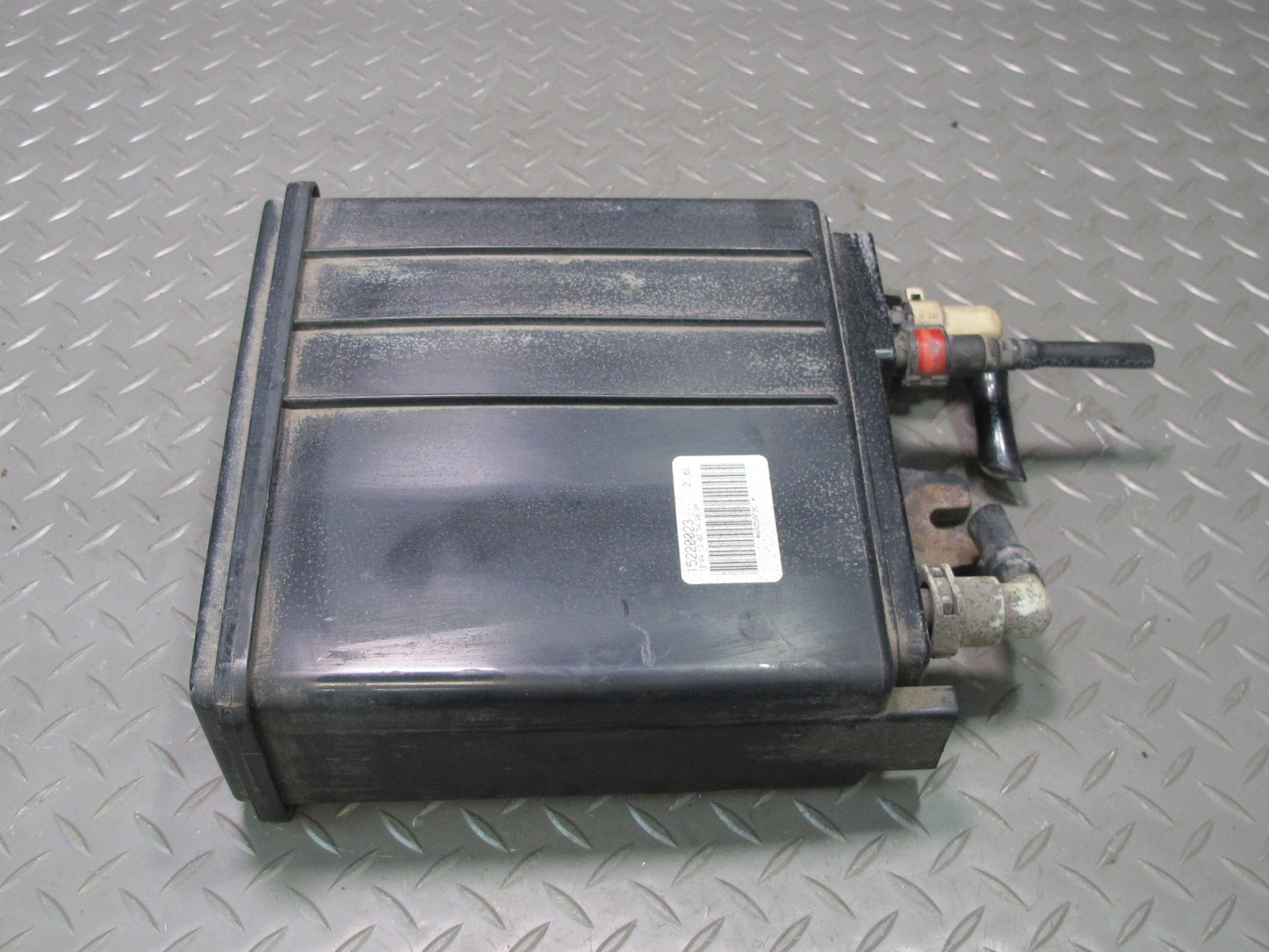 2007-2014 Cadillac Escalade Fuel Evap Vapor Charcoal Canister 15220023