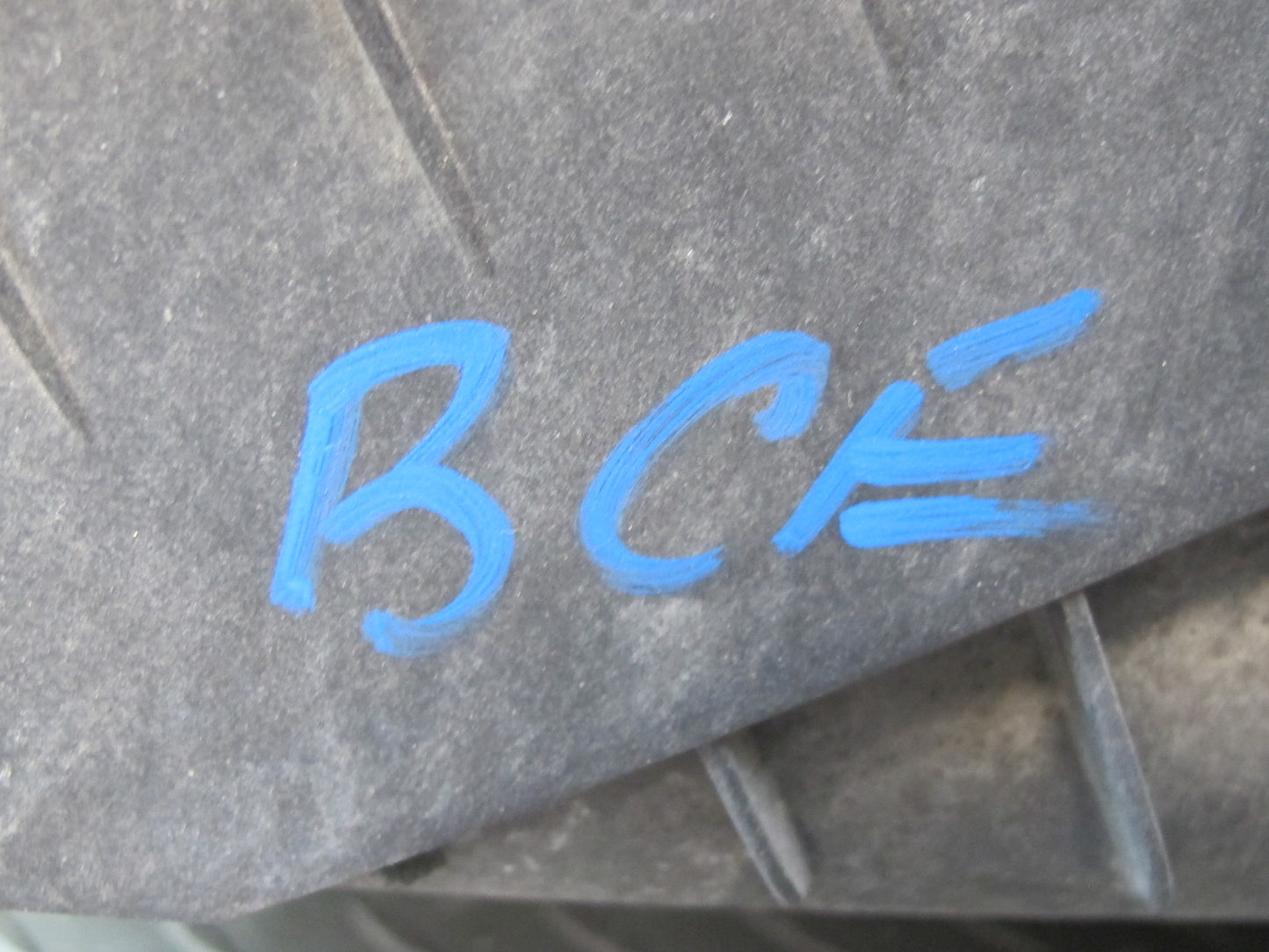 2009-2014 Cadillac Escalade Air Intake Cleaner Filter Box w MAF Sensor