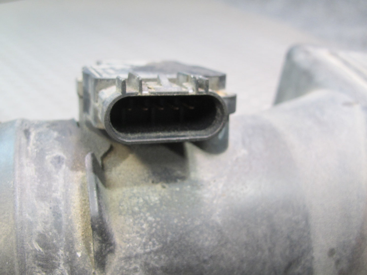 2009-2014 Cadillac Escalade Air Intake Cleaner Filter Box w MAF Sensor