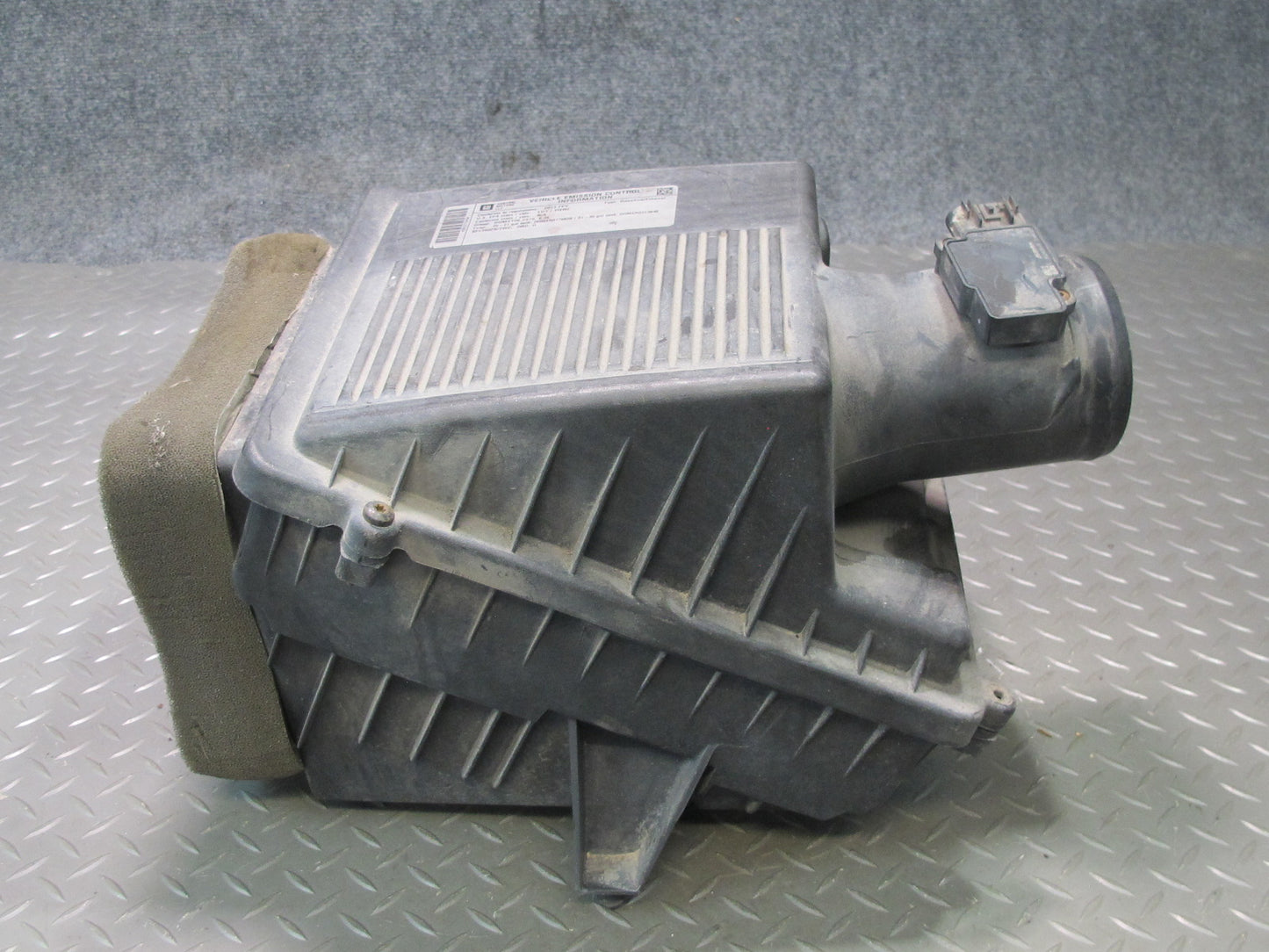 2009-2014 Cadillac Escalade Air Intake Cleaner Filter Box w MAF Sensor