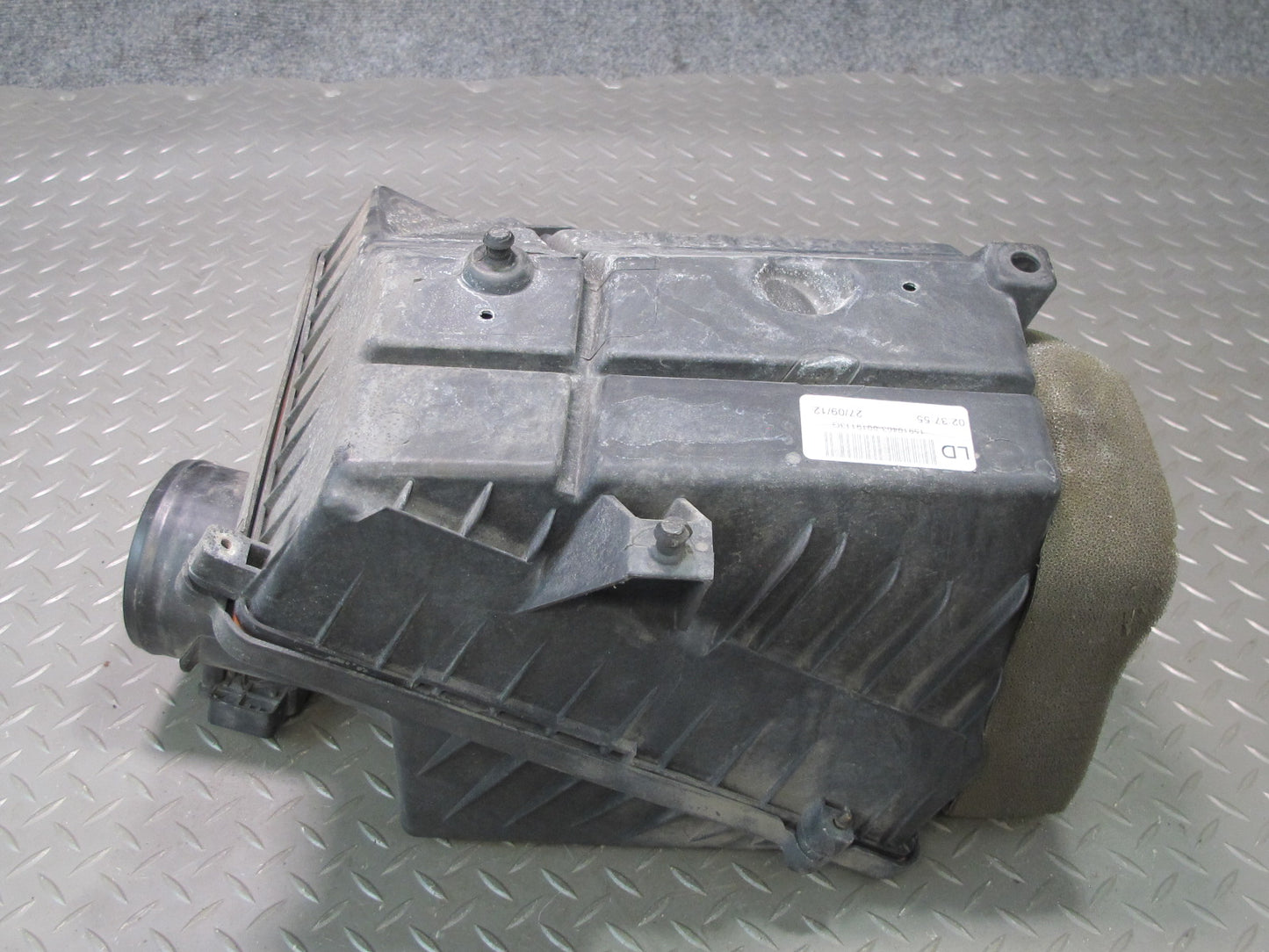 2009-2014 Cadillac Escalade Air Intake Cleaner Filter Box w MAF Sensor