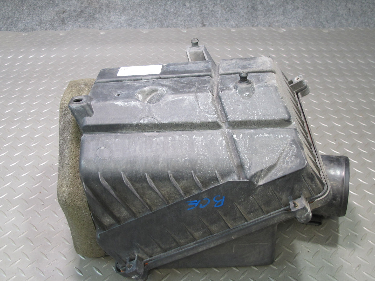 2009-2014 Cadillac Escalade Air Intake Cleaner Filter Box w MAF Sensor