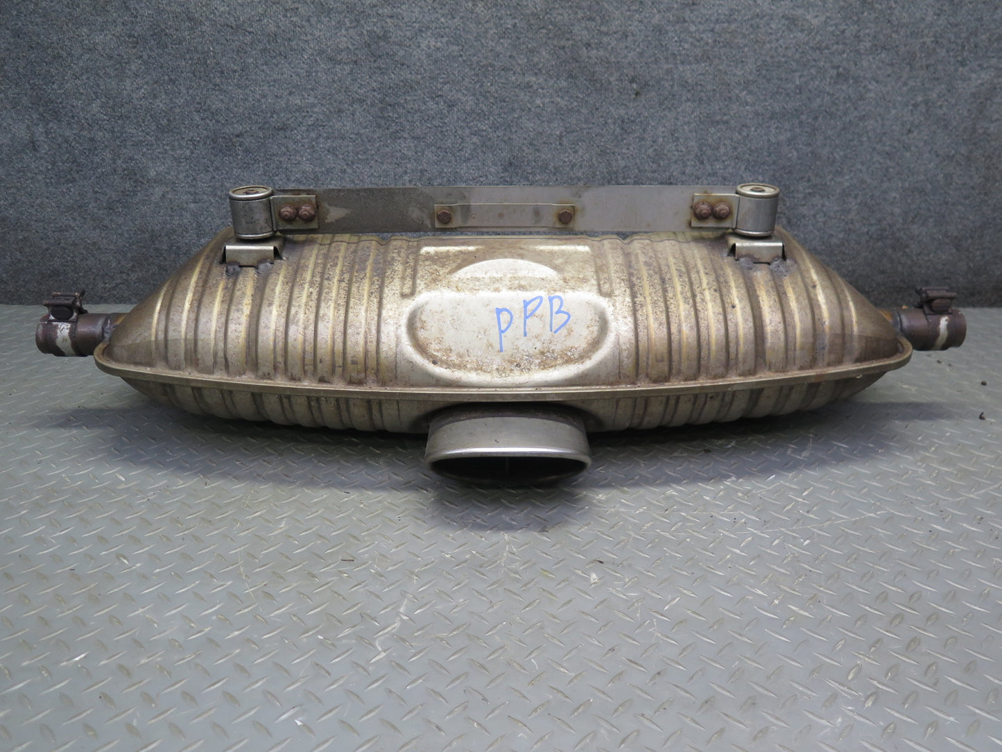 2000-2002 Porsche Boxster 986 2.7L MT Engine Rear Exhaust Muffler Assembly