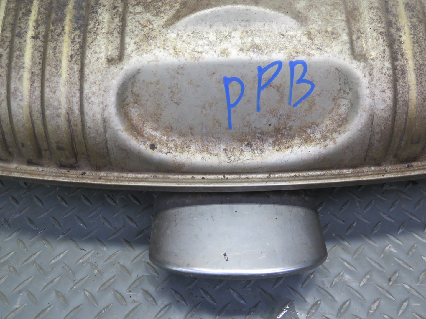 2000-2002 Porsche Boxster 986 2.7L MT Engine Rear Exhaust Muffler Assembly