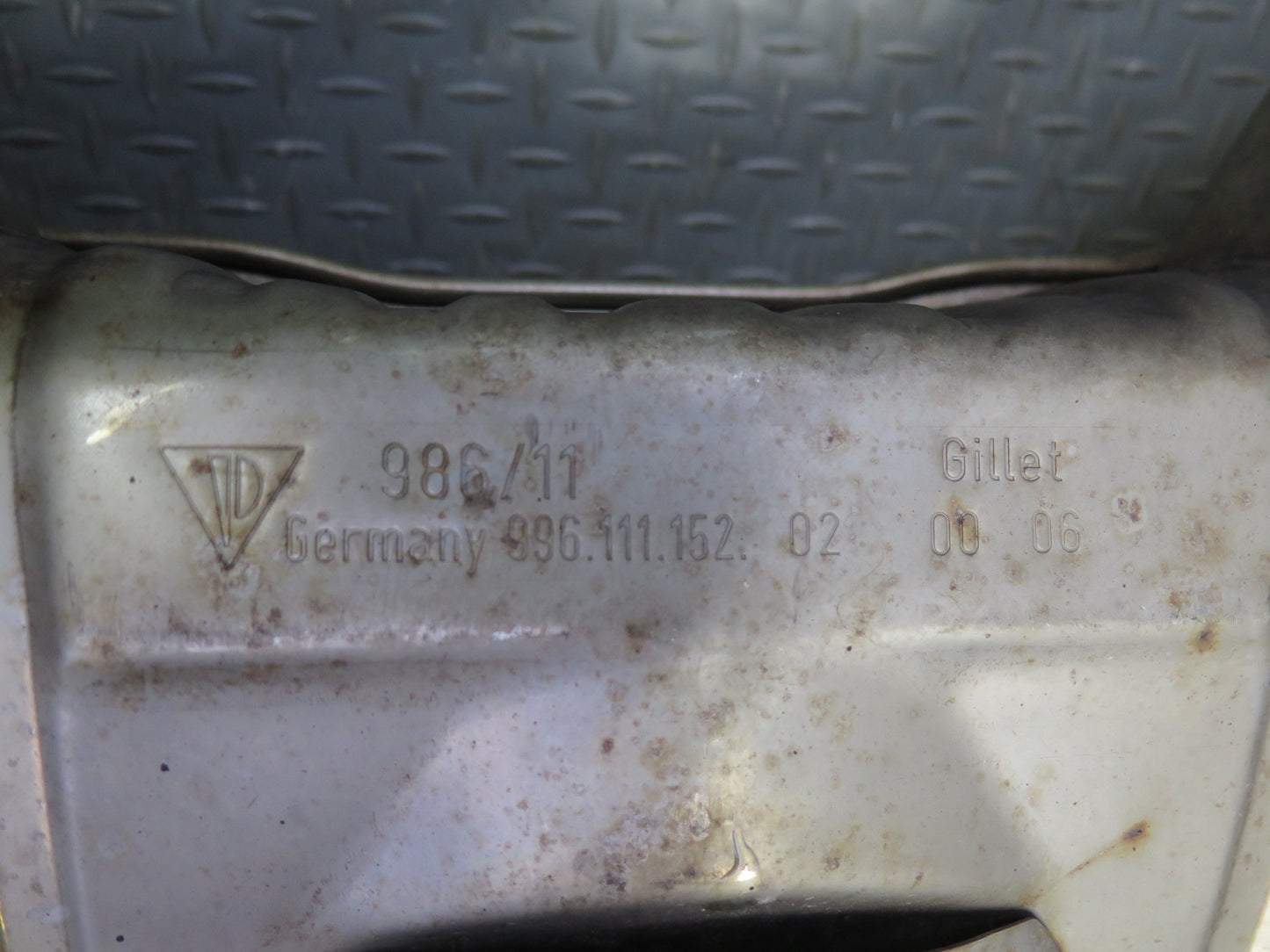 2000-2002 Porsche Boxster 986 2.7L MT Engine Rear Exhaust Muffler Assembly