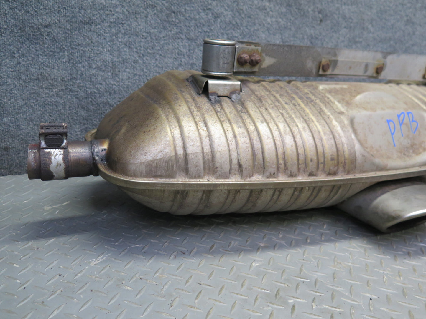 2000-2002 Porsche Boxster 986 2.7L MT Engine Rear Exhaust Muffler Assembly