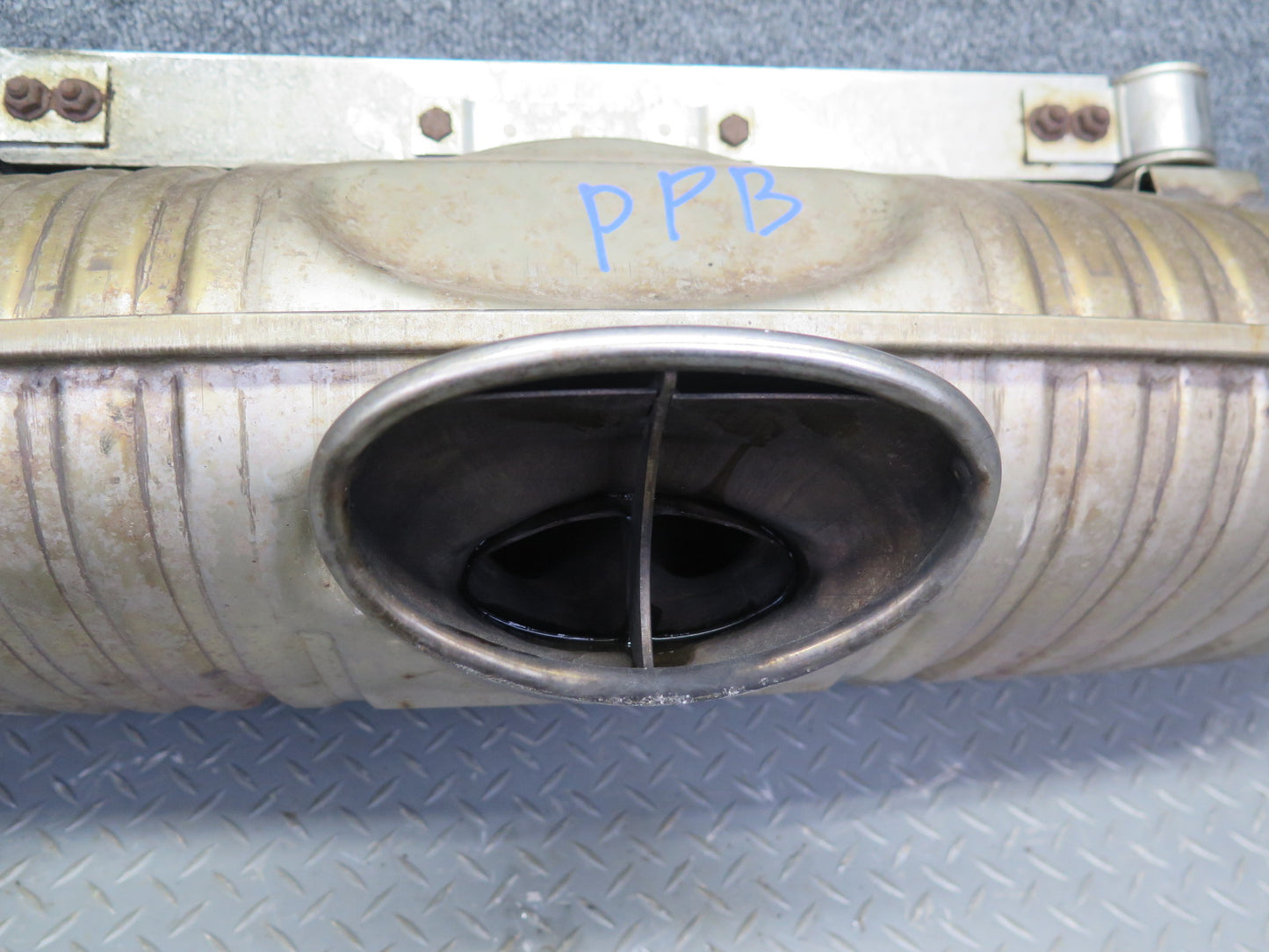 2000-2002 Porsche Boxster 986 2.7L MT Engine Rear Exhaust Muffler Assembly