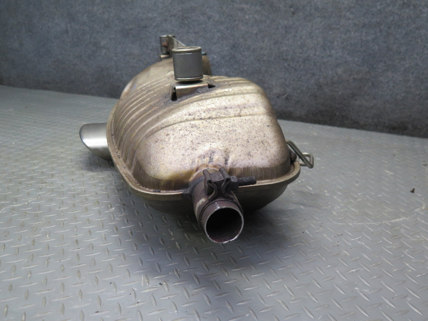 2000-2002 Porsche Boxster 986 2.7L MT Engine Rear Exhaust Muffler Assembly