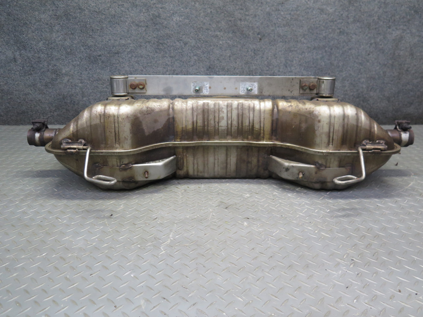 2000-2002 Porsche Boxster 986 2.7L MT Engine Rear Exhaust Muffler Assembly