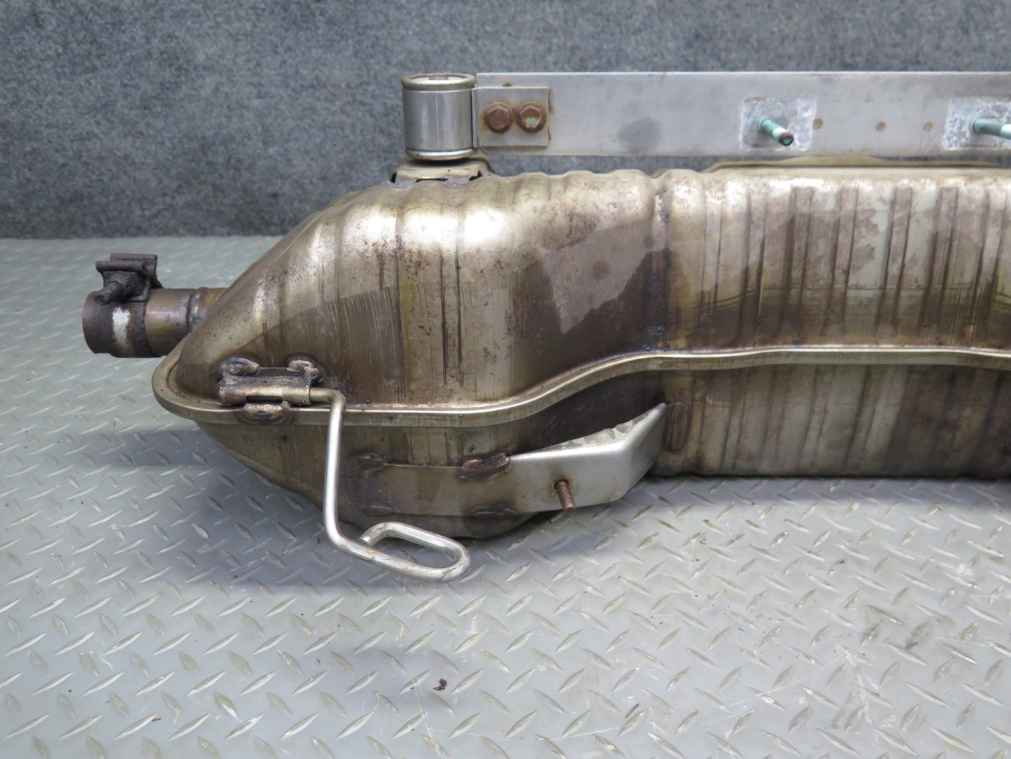 2000-2002 Porsche Boxster 986 2.7L MT Engine Rear Exhaust Muffler Assembly