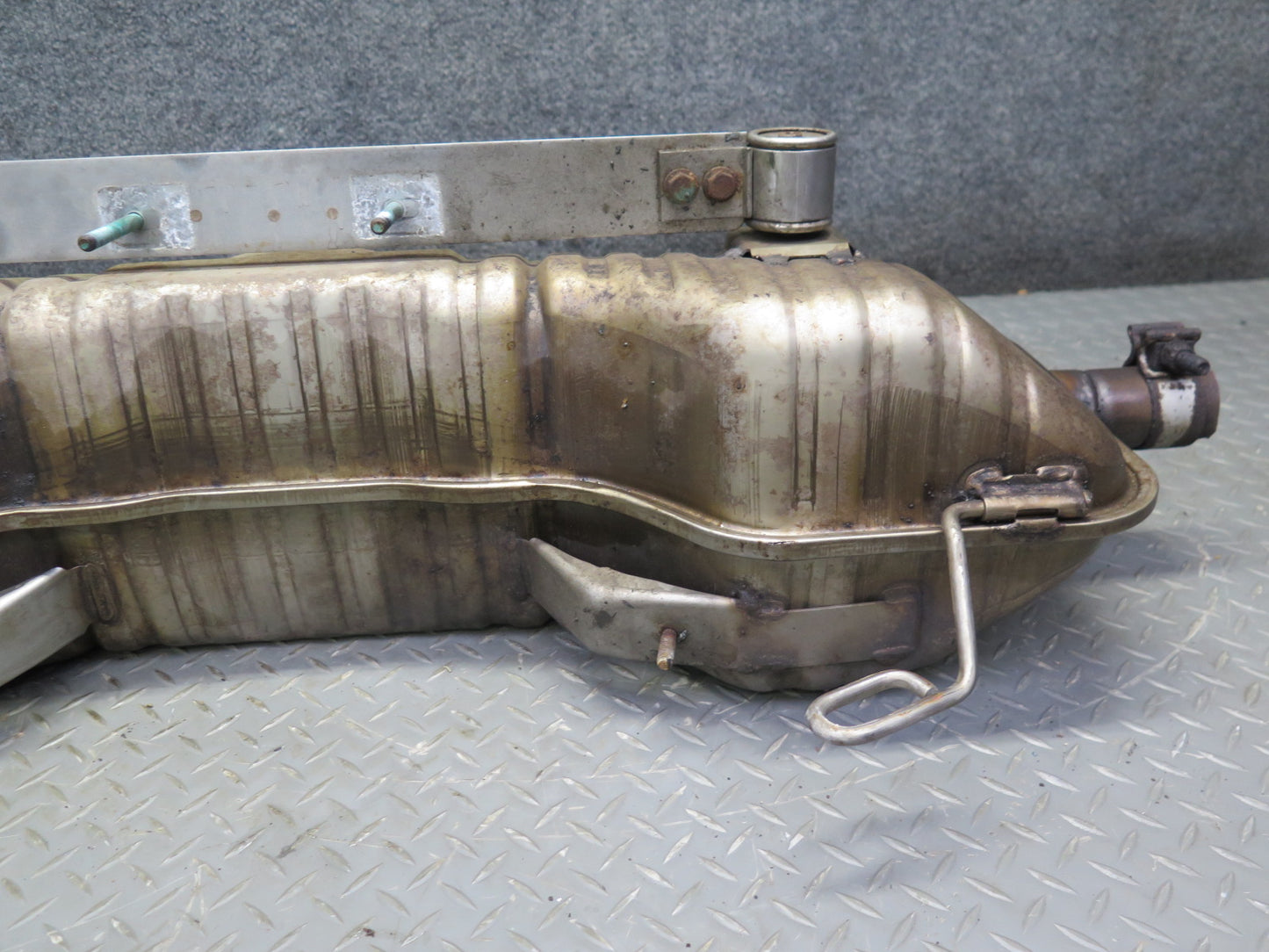 2000-2002 Porsche Boxster 986 2.7L MT Engine Rear Exhaust Muffler Assembly