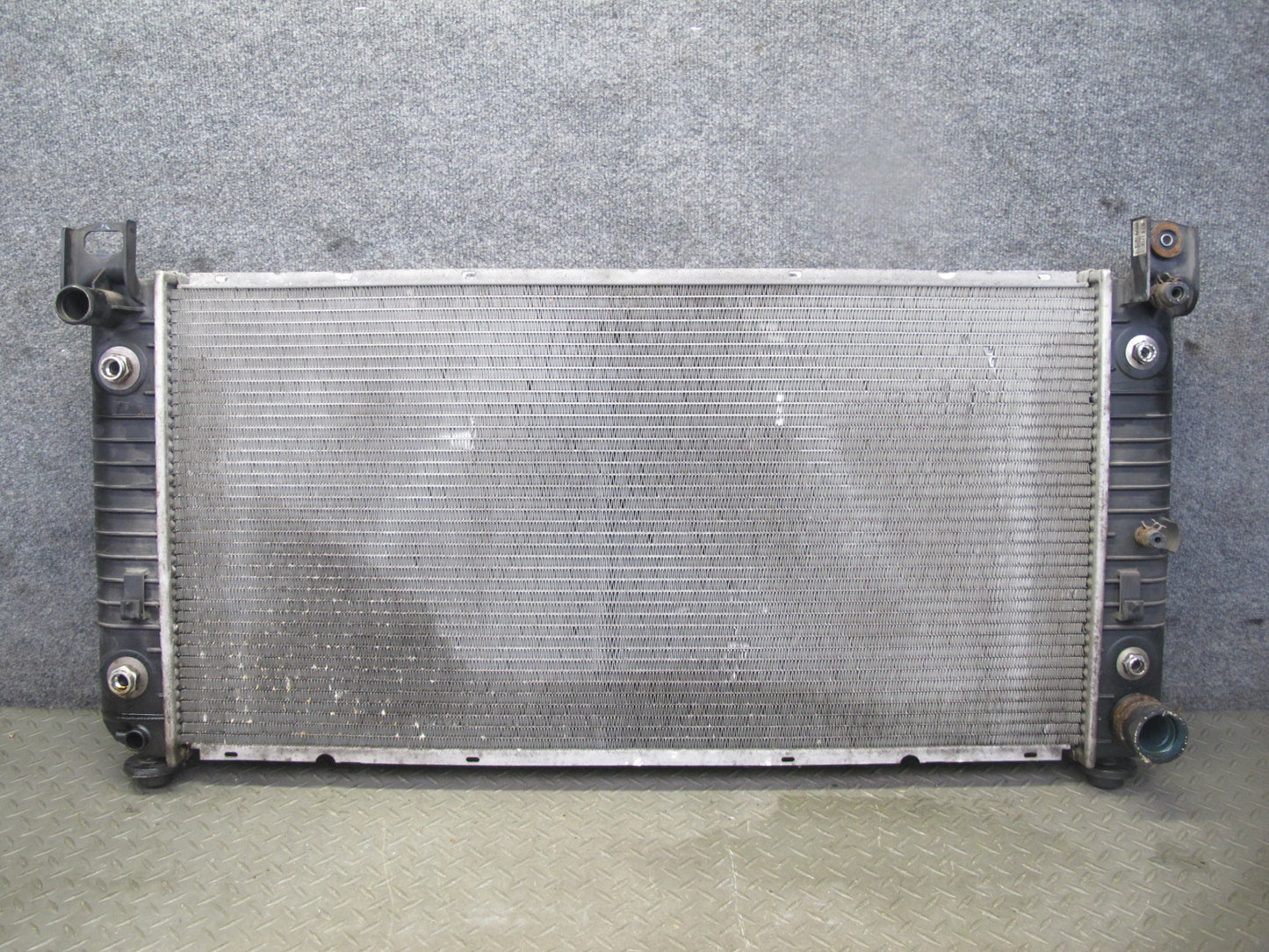 2009-2014 Cadillac Escalade 6.2L A/T Engine Cooling Radiator 22840116