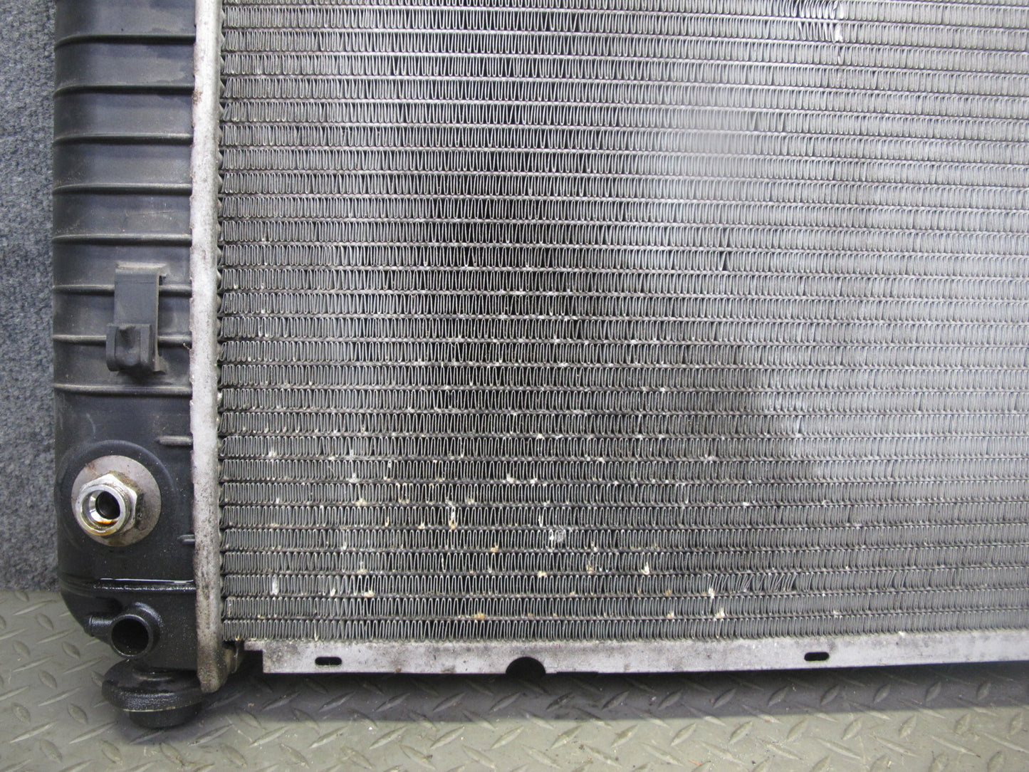 2009-2014 Cadillac Escalade 6.2L A/T Engine Cooling Radiator 22840116