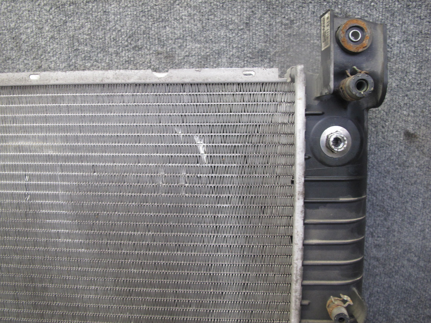 2009-2014 Cadillac Escalade 6.2L A/T Engine Cooling Radiator 22840116