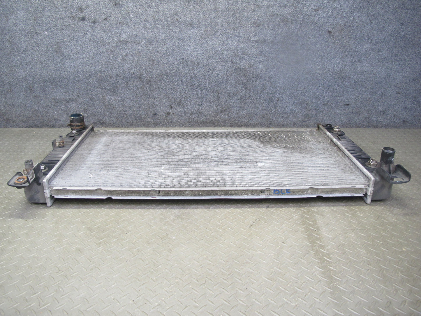 2009-2014 Cadillac Escalade 6.2L A/T Engine Cooling Radiator 22840116