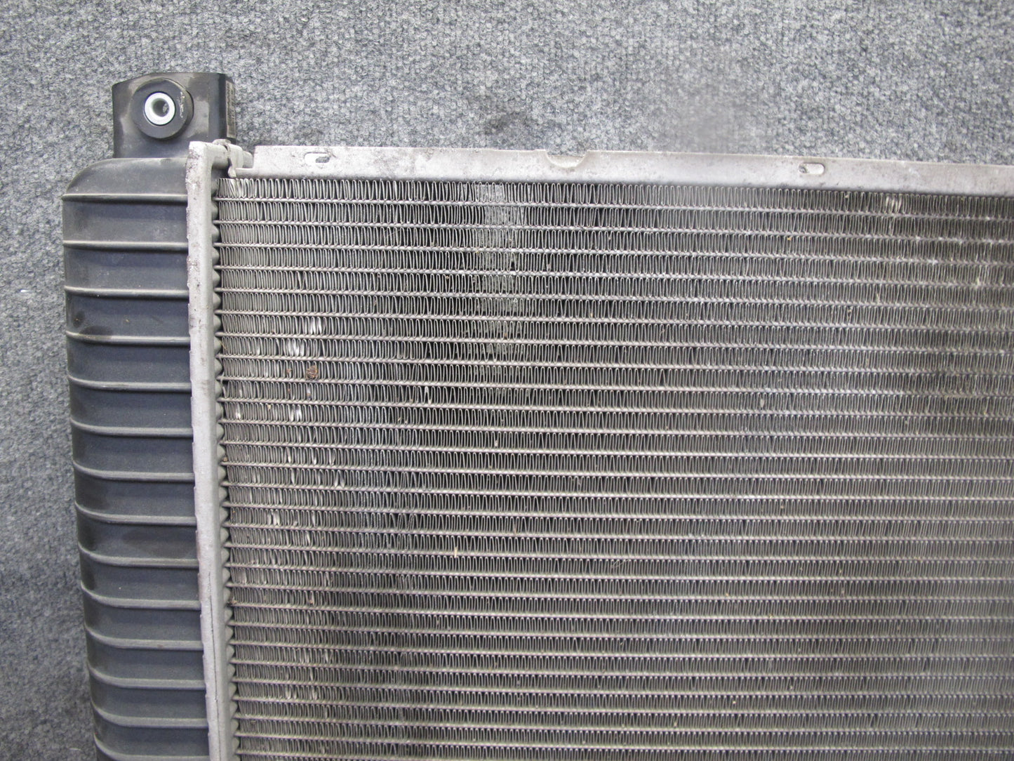 2009-2014 Cadillac Escalade 6.2L A/T Engine Cooling Radiator 22840116